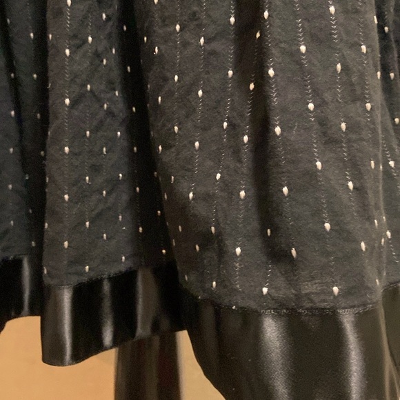 The Limited Skirt - Picture 5 of 7